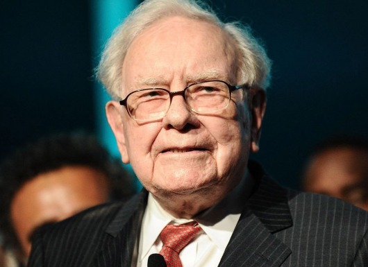 Hành động trái chiều Warren Buffett