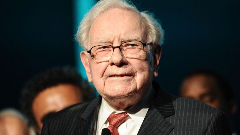 Hành động trái chiều Warren Buffett