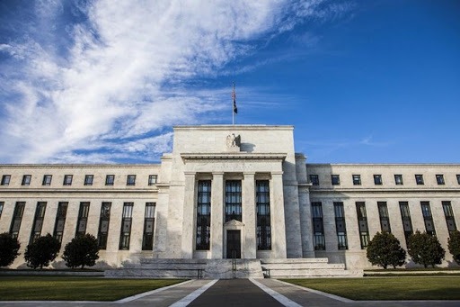 Fed trì hoãn việc mua lại cổ phiếu và chia cổ tức của các ngân hàng lớn