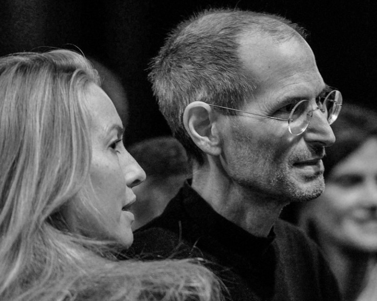 Steve Jobs đã gây tầm ảnh hưởng đến công việc kinh doanh của vợ như thế nào? 