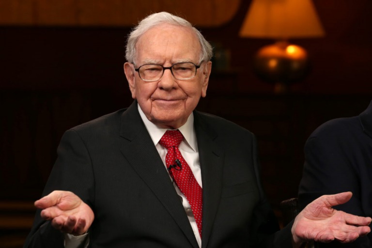 Tỷ phú Warren Buffett đã lỗi thời, không còn là huyền thoại đầu tư?