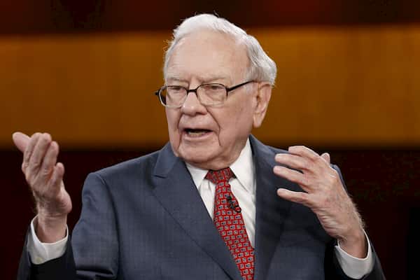 89 tuổi như Warren Buffet vẫn còn học PPT, còn bạn vẫn ở đó lười biếng: Hôm nay thoải mái an nhàn, ngày mai chính sự an nhàn ấy ép bạn không còn đường lui!