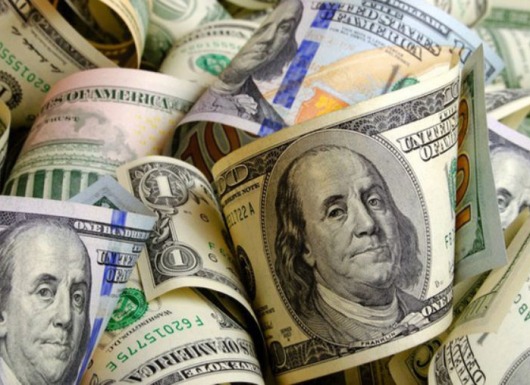 Economist: Người dân tăng cường tích trữ tiền mặt trong đại dịch Covid-19