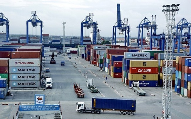 Cán cân thương mại lần đầu thâm hụt sau 6 tháng liên tục thặng dư