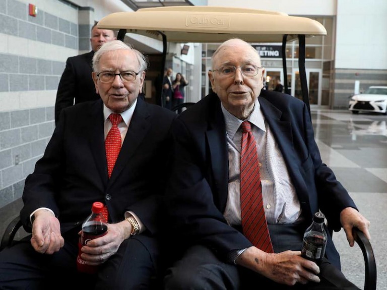 Charlie Munger: Kết cục thảm dành cho những nhà đầu tư chế nhạo "cánh tay phải" của Warren Buffett