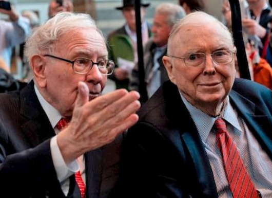 Học Charlie Munger và Warren Buffett: Muốn thành công hãy chơi với người giỏi hơn bạn