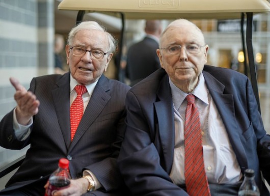 Review Damn Right: Warren Buffett nói gì về Charlie Munger?