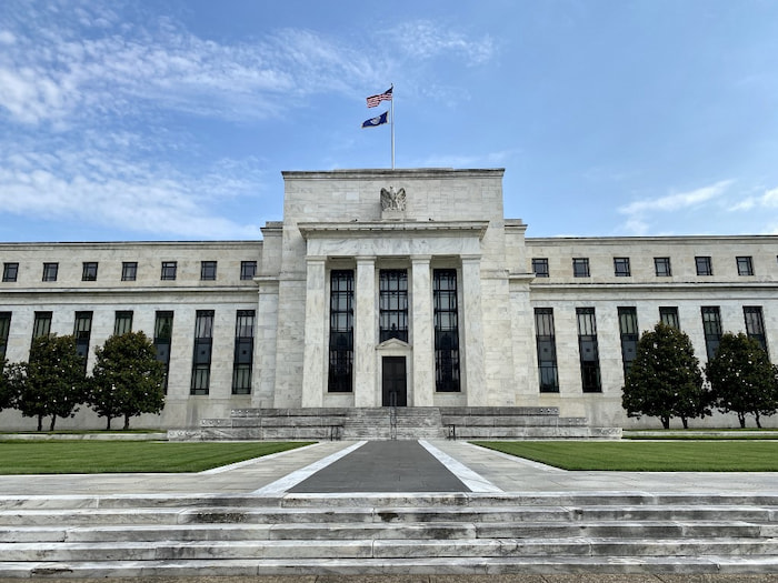 Áp lực lạm phát buộc Fed sớm thắt chặt chính sách tiền tệ?