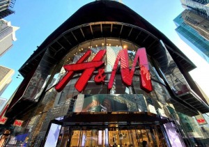 H&M lãi đậm khi khách hàng ồ ạt quay lại trung tâm thương mại sau đại dịch COVID-19 - HappyLive