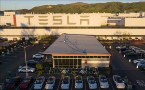 Tỷ phú Elon Musk 'tham vọng' bán 20 triệu xe EV vào năm 2030