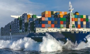 Vận tải biển toàn cầu đối mặt với rủi ro 'hạ cánh cứng'