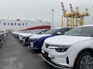 VinFast xuất khẩu lô xe điện đầu tiên sang Mỹ - HappyLive
