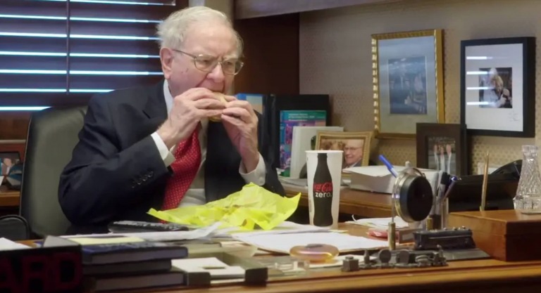 Bí quyết khoẻ mạnh của Warren Buffett dù thói quen ăn uống “khác người”