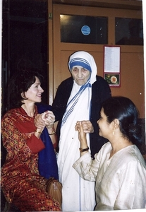Học cách mở rộng trái tim cùng với Mẹ Teresa và Lynne Twist