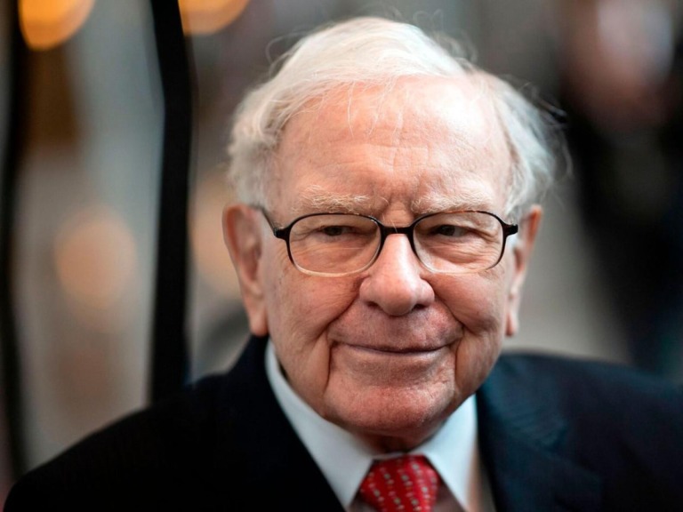 warren-buffet-lap-ky-luc-tien-mat-167-ty-usd-berkshire-hathaway-lai-rong-hon-96-ty-usd-happy-live-1