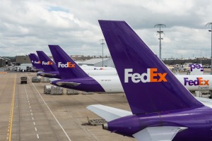 Dám cược lớn và sự sống còn của FedEx: Lằn ranh giữa liều lĩnh và sáng suốt trong cuộc sống lẫn đầu tư
