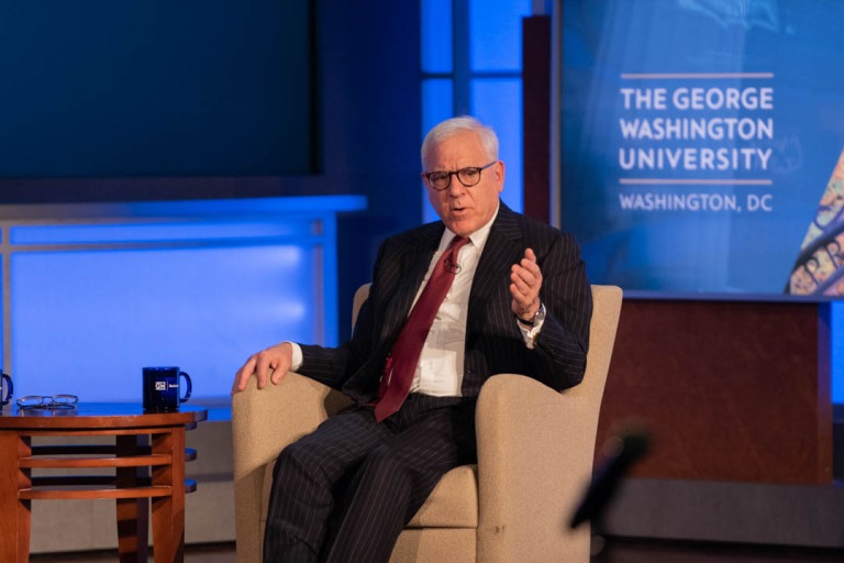 "Cá mập" phố Wall - David Rubenstein: Hãy chiến thắng thị trường biến động bằng lý trí