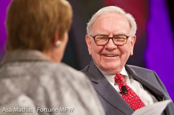 Warren Buffett chia sẻ chiến lược "đầu tư nhỏ lãi lớn" giúp hiện thực hóa giấc mơ làm giàu