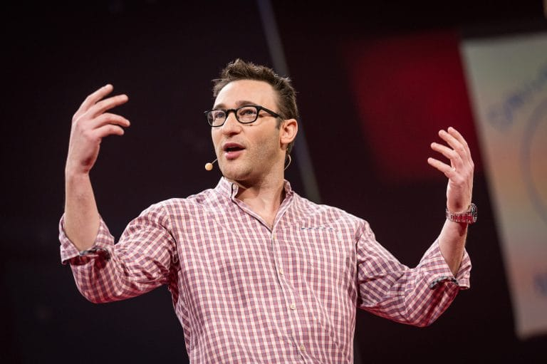 Simon Sinek, tác giả của cuốn sách nổi tiếng "Start With Why"