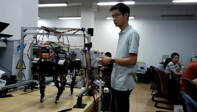 Wang Xingxing và robot XDog.
