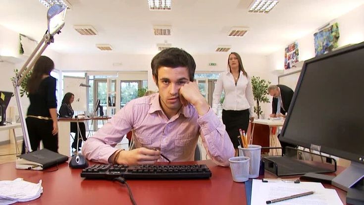 VÌ SAO SỢ BỊ ĐÁNH GIÁ KHIẾN CON NGƯỜI KHÓ BẮT ĐẦU?